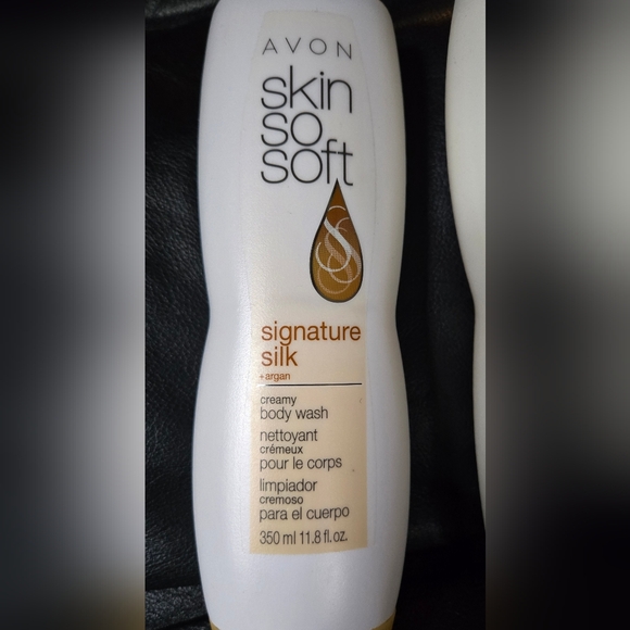 Avon Skin So Soft Body Wash & lotion Duo Signature Silk & Ultra Even 11.8floz - Picture 5 of 6